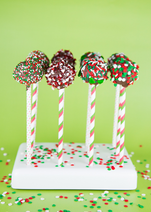 If you love christmas cake but don't want a big chunk of it, these christmas cake pops are a great idea. Christmas Cake Pops Joy In Every Season