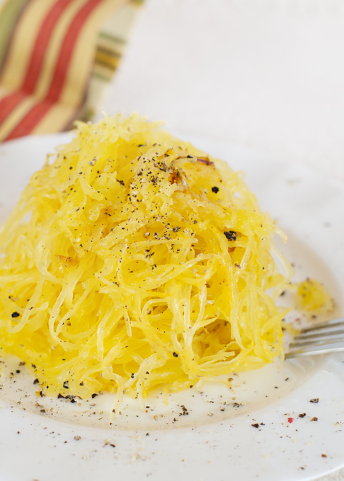 Baking Whole Spaghetti Squash : How To Bake Spaghetti Squash in the Oven (Whole or Cut in ... : In this easy cooking video, i bake, or roast, a whole spaghetti squash in my toaster oven.