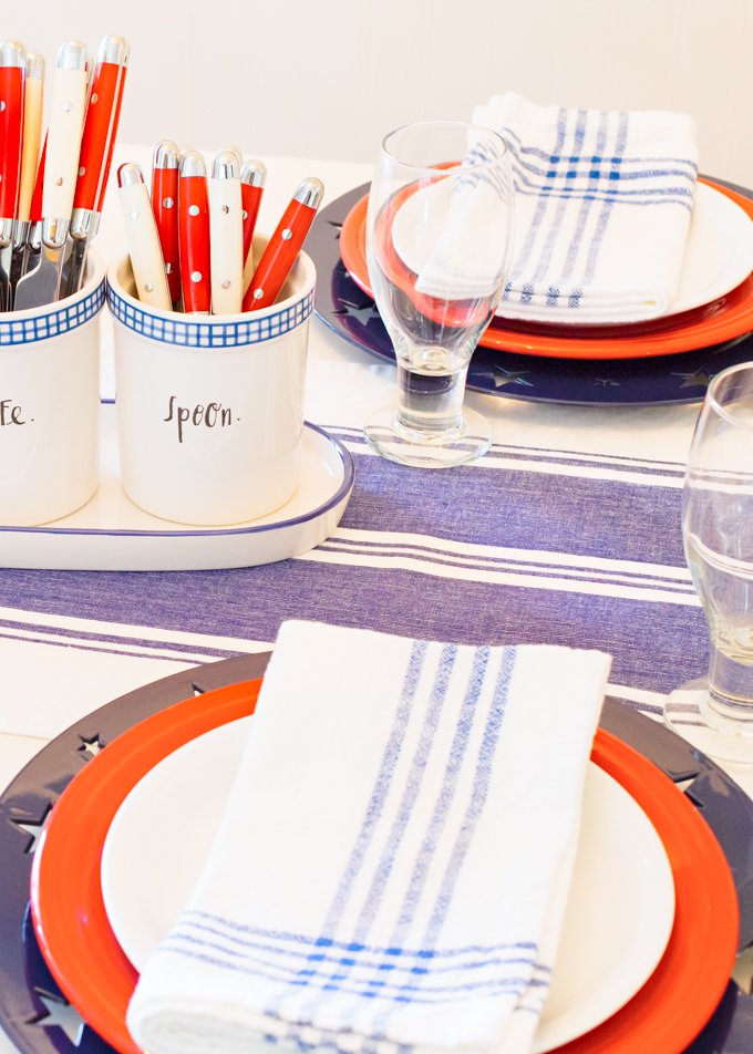 Simple 4th of July Tablesetting