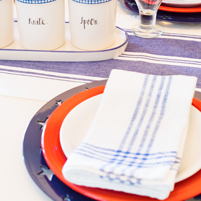 Simple 4th of July Tablesetting