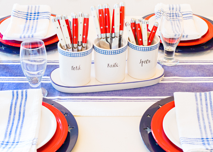 Simple 4th of July Tablesetting