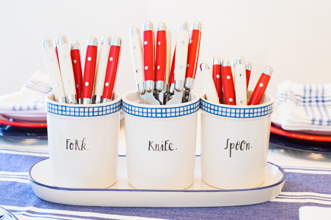 Simple 4th of July Tablesetting