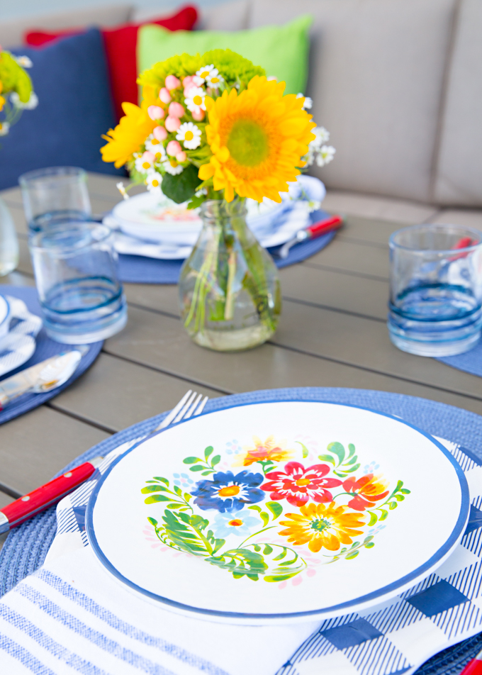 Blue Floral Outdoor Tablescape